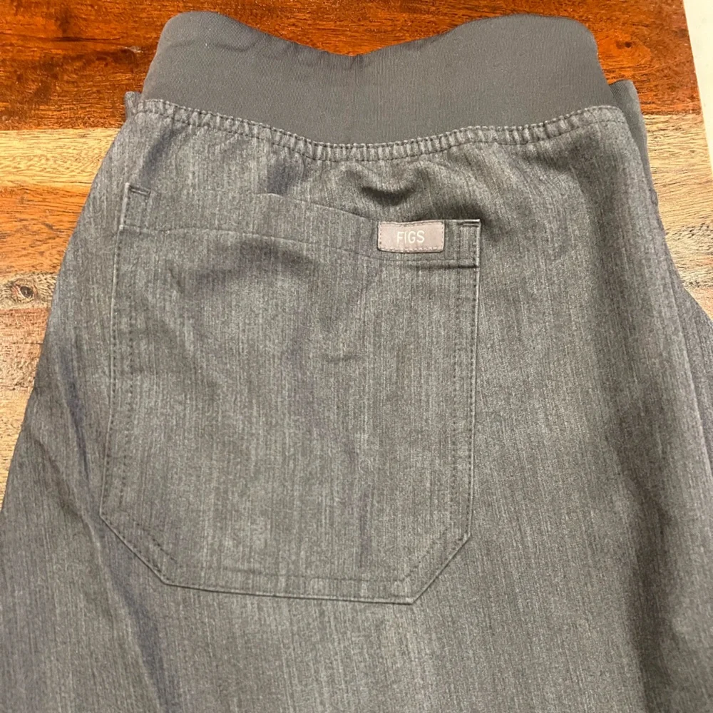 FIGS women scrub pants - Picture 2 of 3